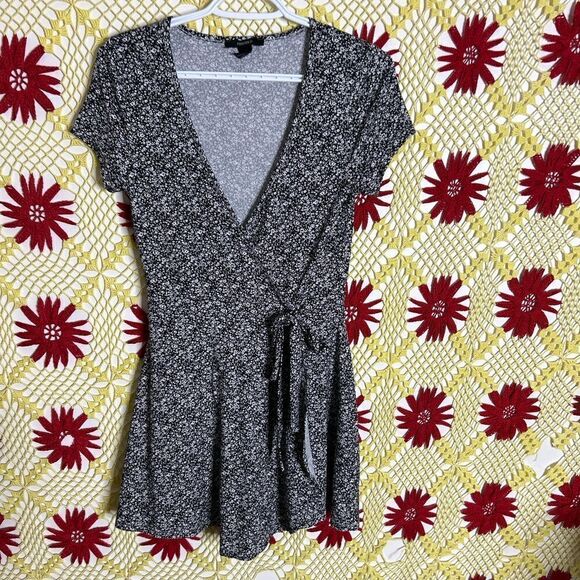 Black Forever 21 Floral Jumsuit M - Picture 9 of 13